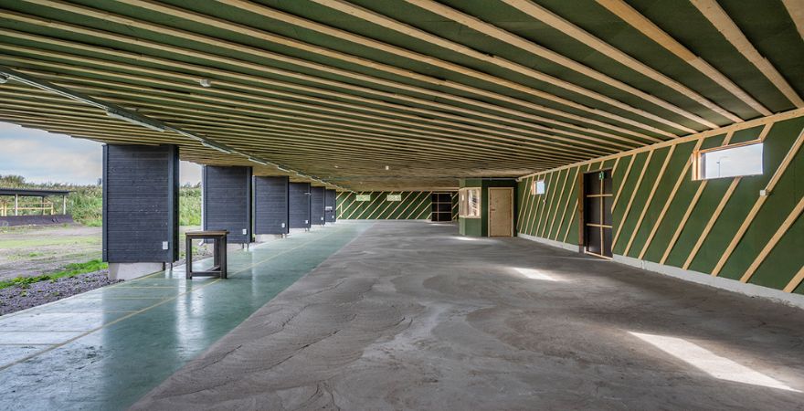 Ampumakatos sisältä kuvattuna